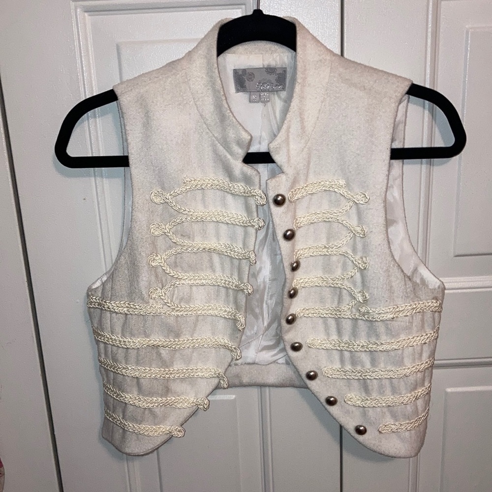 🤍 CLASSY VEST